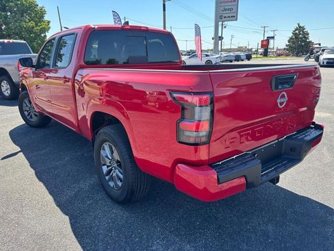 Used 2025 Nissan Frontier SV AWD/4WD image 7