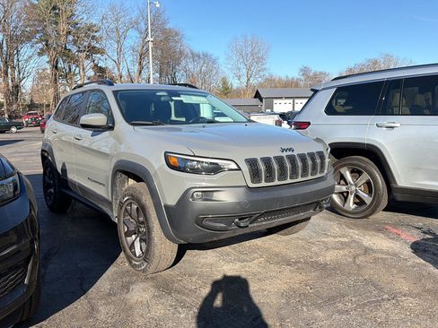 Used 2019 Jeep Cherokee Latitude image 3