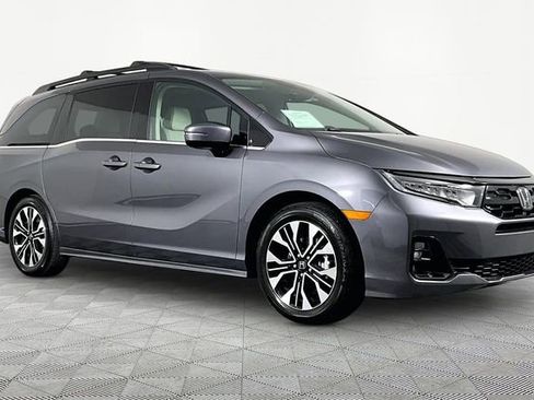 Used 2025 Honda Odyssey Elite image 3