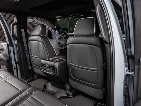 Used 2025 GMC Sierra 2500 AT4X image 31