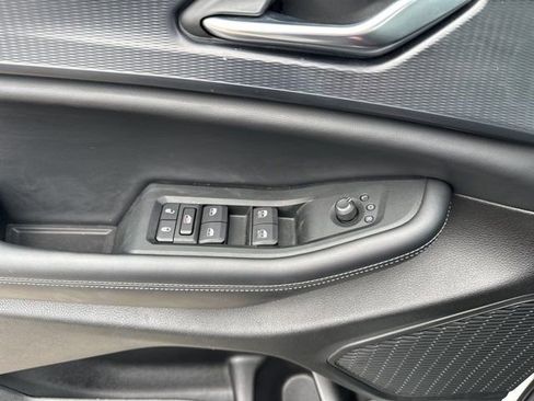 Used 2025 Jeep Grand Cherokee Altitude image 41