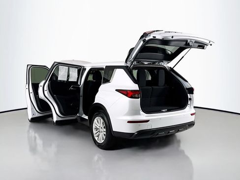 Used 2024 Mitsubishi Outlander ES AWD/4WD image 25