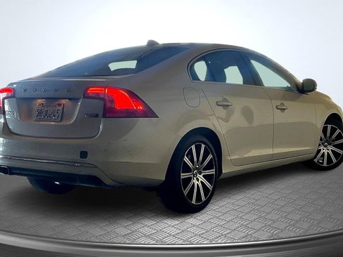Used 2018 Volvo S60 T5 Inscription image 13