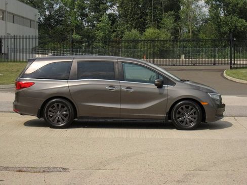 Used 2022 Honda Odyssey EX-L image 9