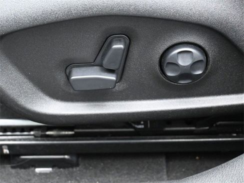 Used 2017 Jeep Renegade Latitude w/ Popular Equipment Group image 10