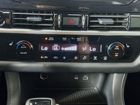 Used 2025 Nissan Pathfinder SV FWD image 24