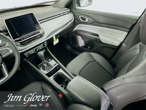 New 2026 Jeep Compass Latitude image 19