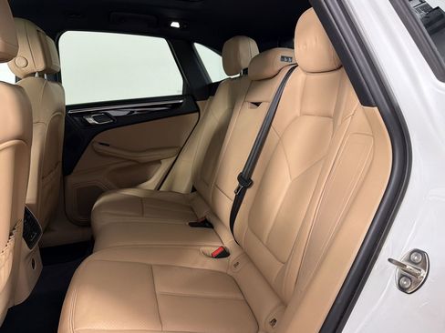 Certified 2023 Porsche Macan AWD/4WD image 29