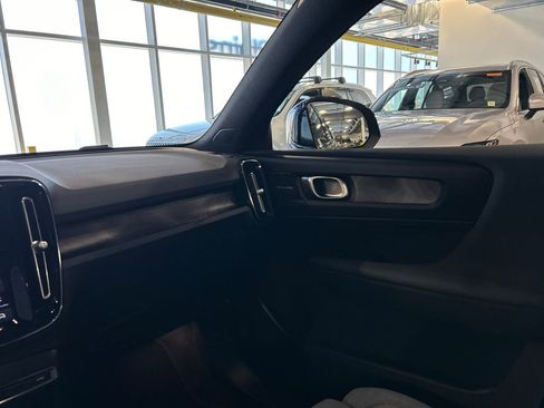Certified 2023 Volvo XC40 Recharge Ultimate image 27