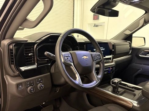 Used 2025 Chevrolet Silverado 1500 LT AWD/4WD image 2