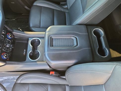 Used 2022 Chevrolet Tahoe Z71 w/ Luxury Package image 32