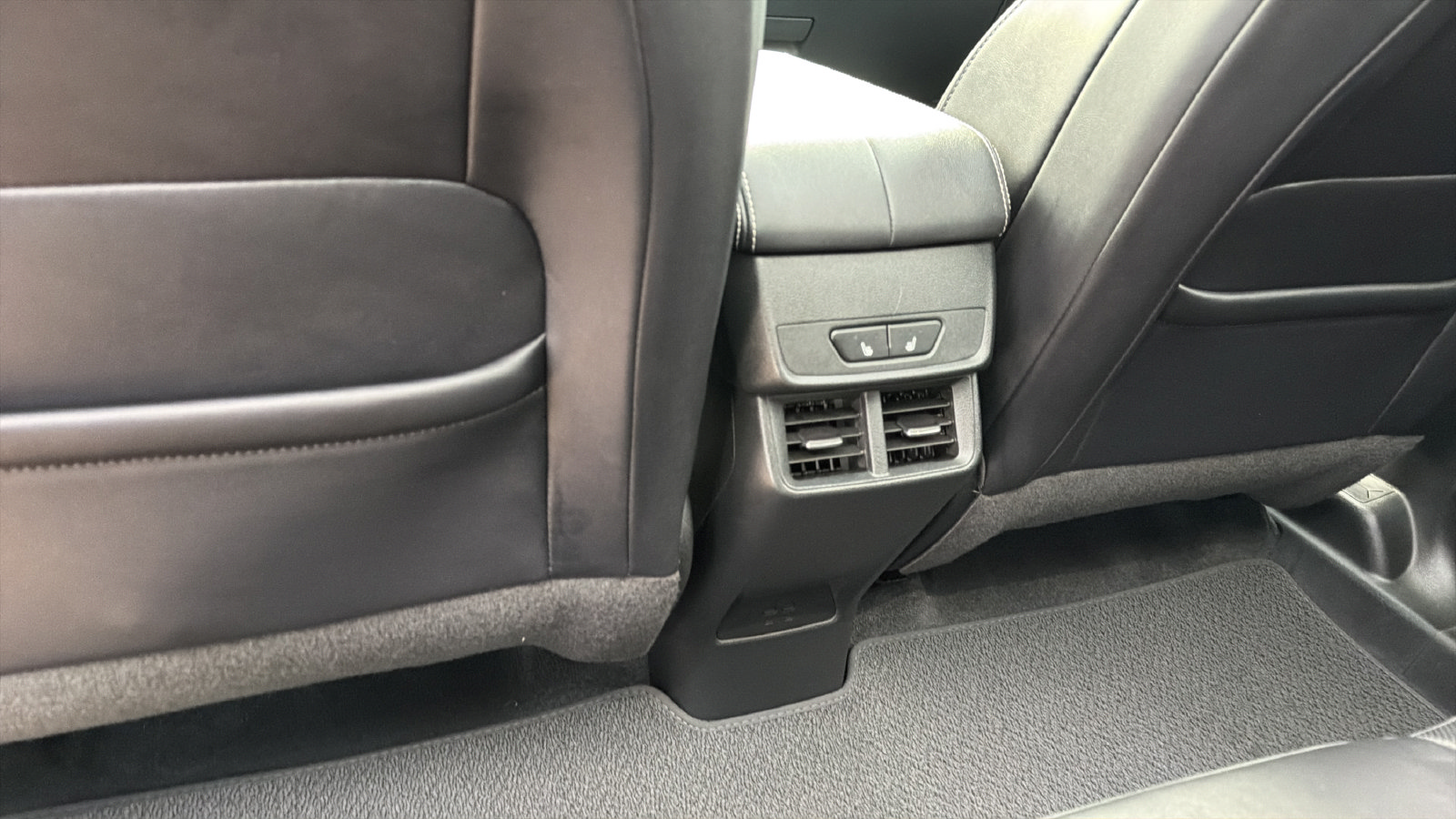 Used 2026 GMC Terrain Denali AWD/4WD image 27