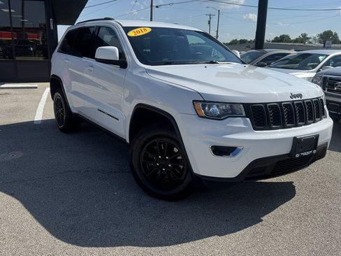 Used 2018 Jeep Grand Cherokee Laredo AWD/4WD image 2