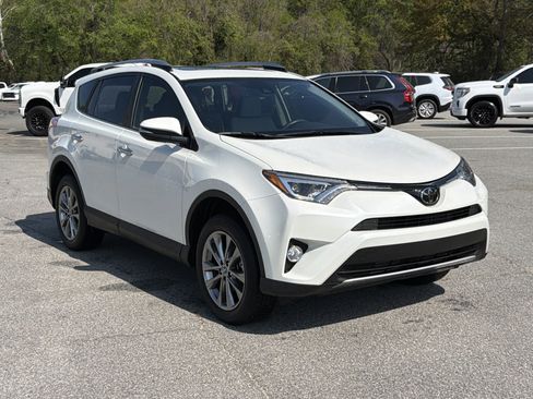 Used 2018 Toyota RAV4 Limited image 3