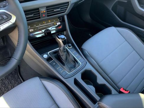 New 2026 Volkswagen Jetta SE FWD image 7