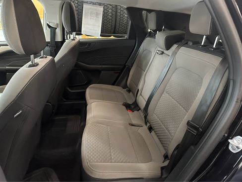 Used 2022 Ford Escape SE w/ SE Sport Appearance Package image 34