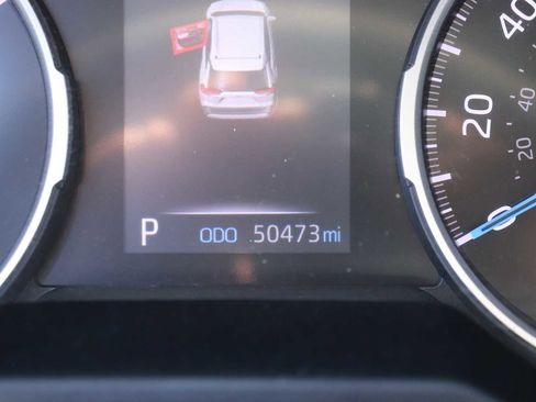 Used 2021 Toyota RAV4 LE AWD/4WD image 11