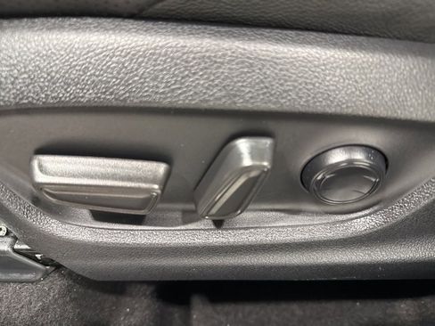 Used 2022 Toyota C-HR Limited image 18