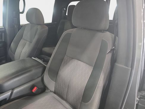 Used 2024 Nissan Titan SV w/ SV Convenience Package RWD image 18