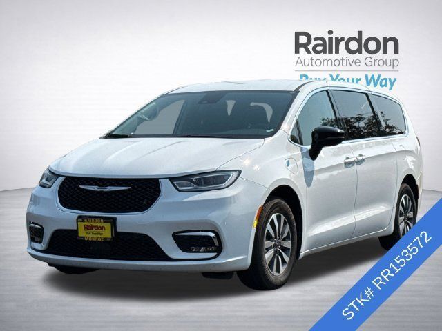 Used 2024 Chrysler Pacifica Limited FWD image 3