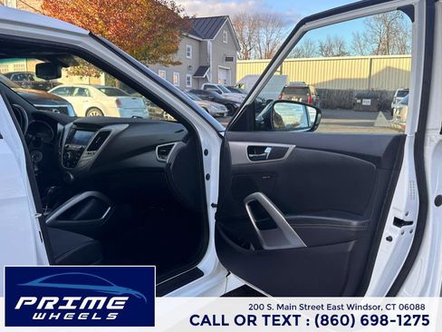 Used 2016 Hyundai Veloster w/ Option Group 02 image 14