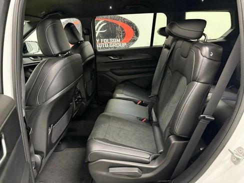 New 2025 Jeep Grand Cherokee L Laredo image 16