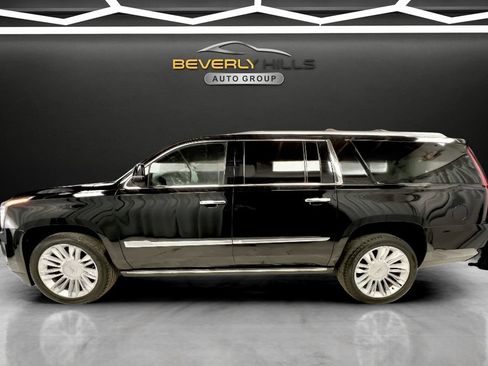 Used 2015 Cadillac Escalade ESV Platinum AWD/4WD image 2