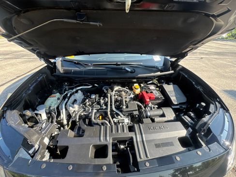 Used 2025 Nissan Kicks SR FWD image 26