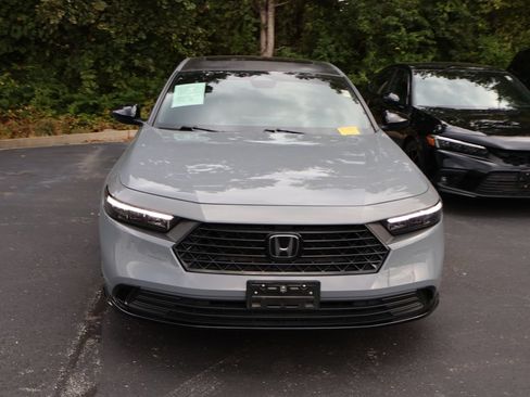 Used 2023 Honda Accord Sport image 2