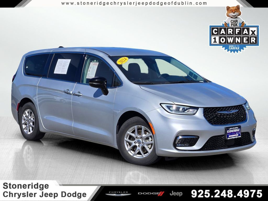 Used 2024 Chrysler Pacifica Touring-L FWD image 1