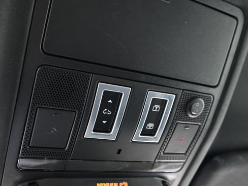 Used 2022 Land Rover Defender 110 X-Dynamic SE image 38