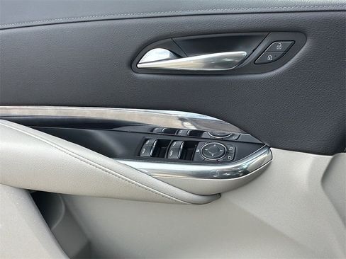 Used 2019 Cadillac XT4 Luxury w/ Cold Weather Package image 11