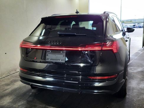 Used 2022 Audi e-tron S Premium Plus w/ 21" Black Optic Package image 6