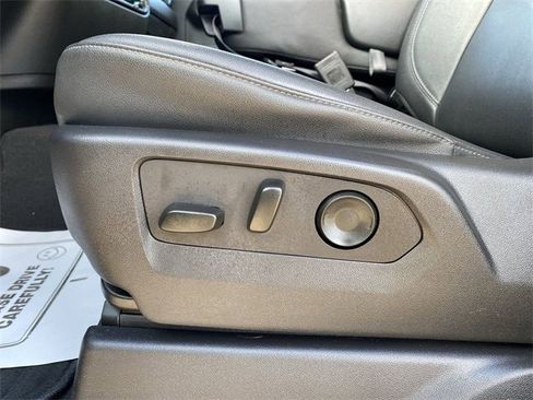 Used 2025 GMC Sierra 1500 SLT image 13