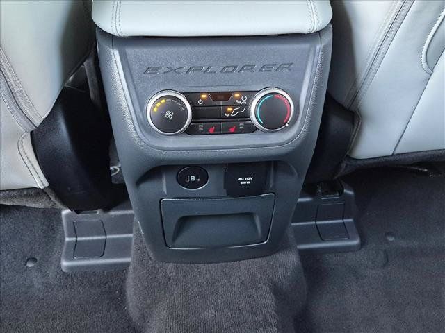 Used 2025 Ford Explorer Platinum w/ Ultimate Package AWD/4WD image 17