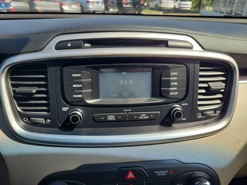 Used 2018 Kia Sorento FWD V6 image 30
