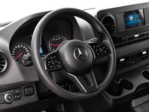 Used 2023 Mercedes-Benz Sprinter 2500 image 11