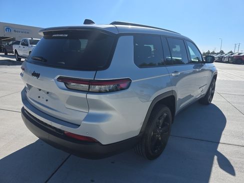 Used 2024 Jeep Grand Cherokee L Altitude AWD/4WD image 5