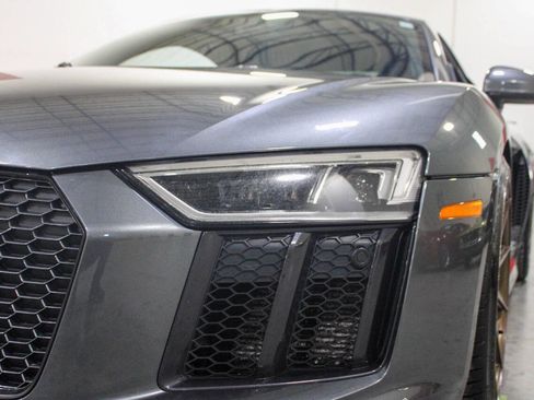 Used 2017 Audi R8 V10 w/ Carbon Exterior Package image 27