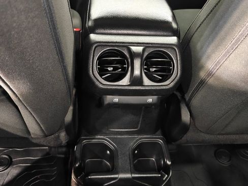Used 2018 Jeep Wrangler Unlimited Sport S AWD/4WD image 25