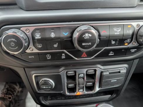 Used 2022 Jeep Wrangler Unlimited Sport AWD/4WD image 11