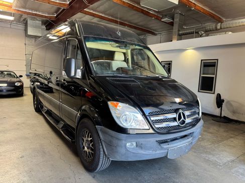 Used 2013 Mercedes-Benz Sprinter 2500 image 1