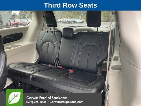 Used 2024 Chrysler Pacifica Touring-L image 15