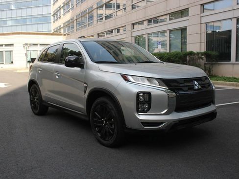 Used 2025 Mitsubishi Outlander Sport LE AWD/4WD image 1
