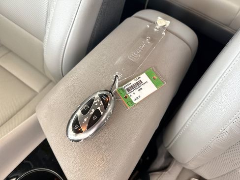 Used 2024 Hyundai Elantra Limited FWD image 10