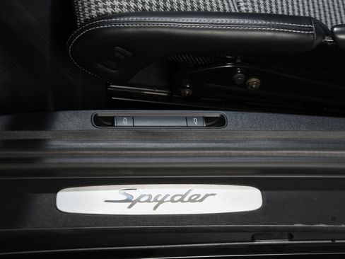 Used 2016 Porsche Boxster Spyder RWD image 20