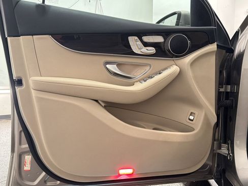 Used 2021 Mercedes-Benz GLC 300 image 18