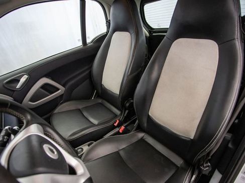 Used 2013 smart fortwo Coupe image 18