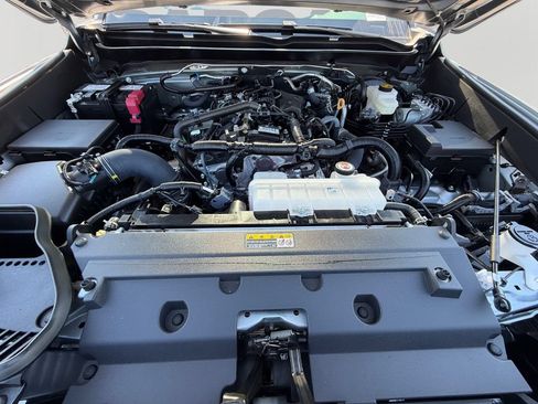 Used 2026 Toyota Tacoma SR5 AWD/4WD image 9