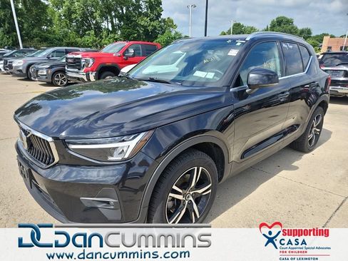 Used 2023 Volvo XC40 B5 Plus AWD/4WD image 1